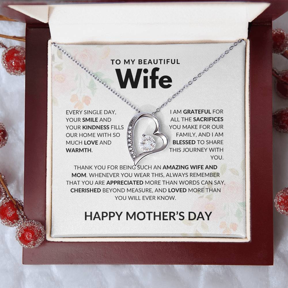 Amazing Wife and Mom - Forever Love Necklace