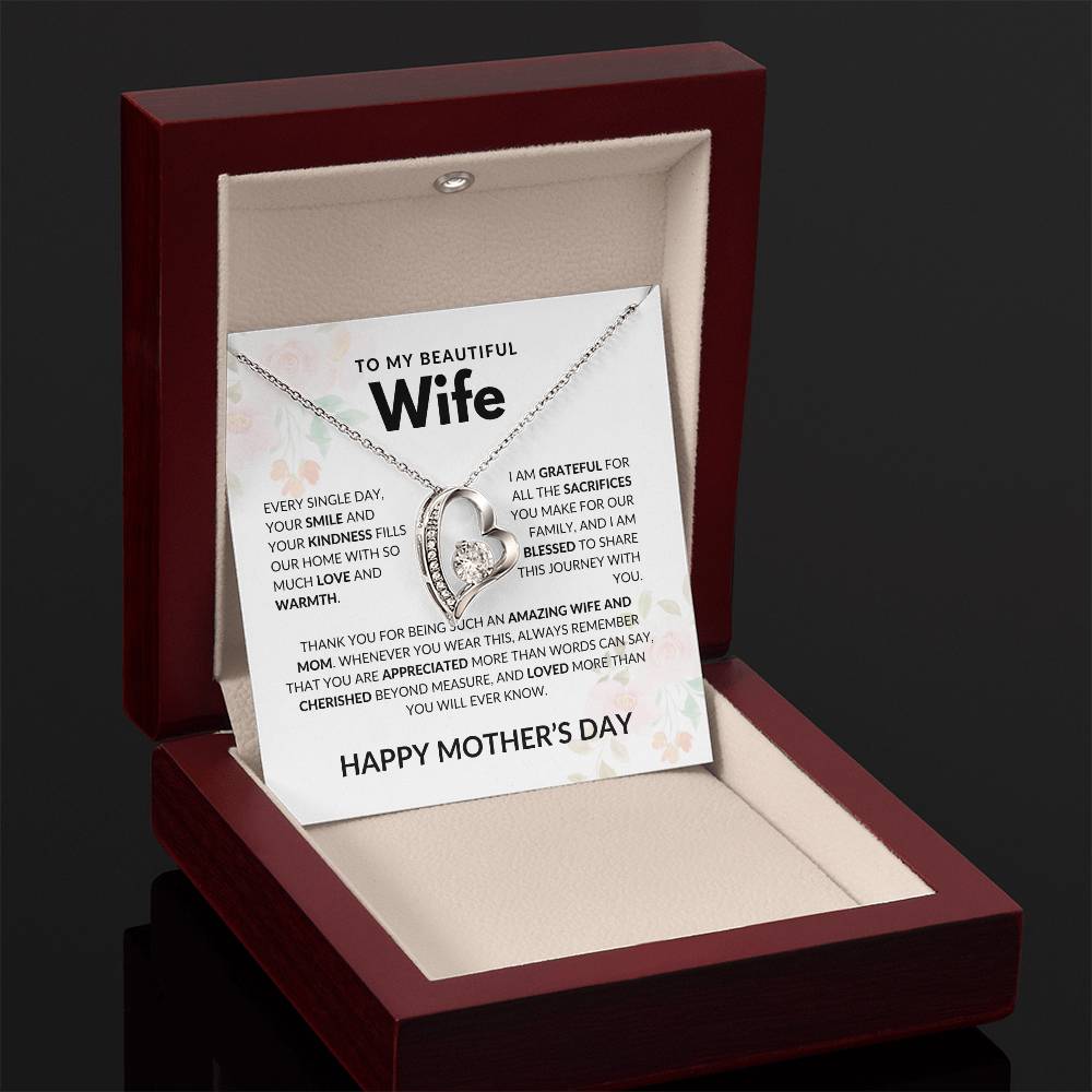 Amazing Wife and Mom - Forever Love Necklace