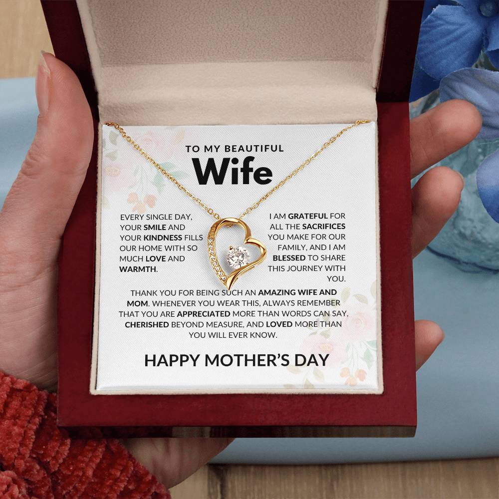 Amazing Wife and Mom - Forever Love Necklace