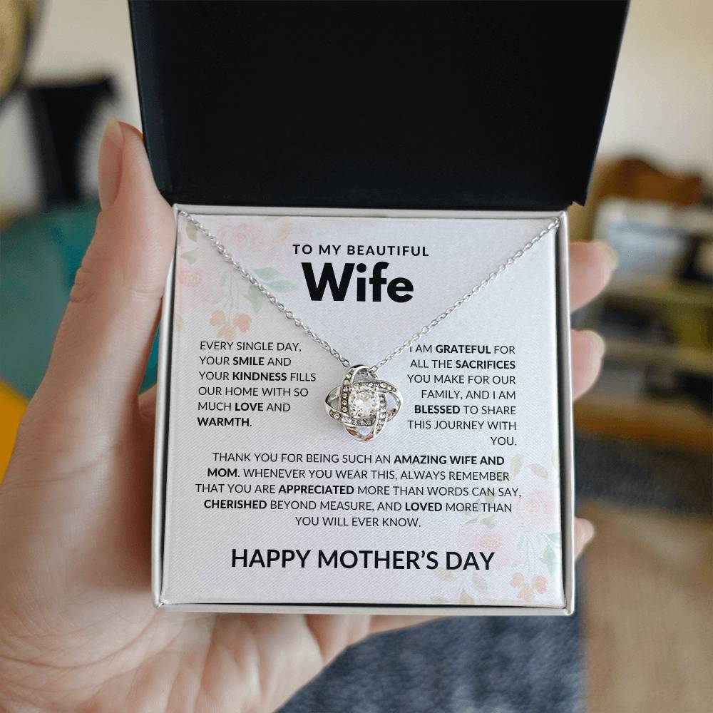 Amazing Wife and Mom - Love Knot Necklace