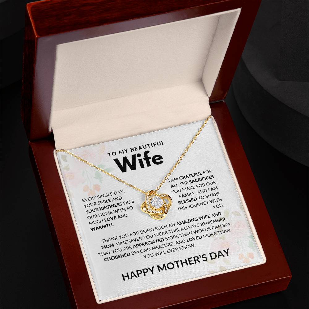 Amazing Wife and Mom - Love Knot Necklace