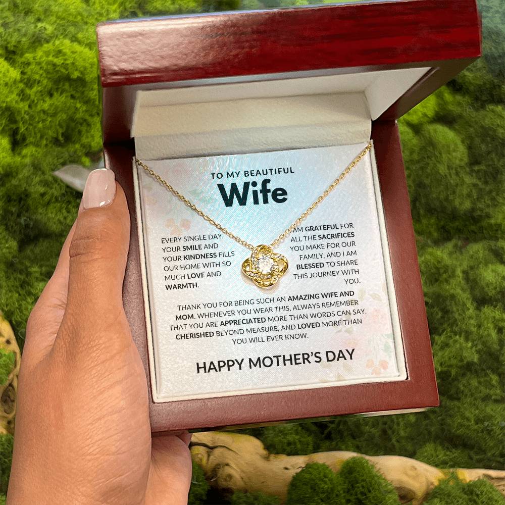 Amazing Wife and Mom - Love Knot Necklace