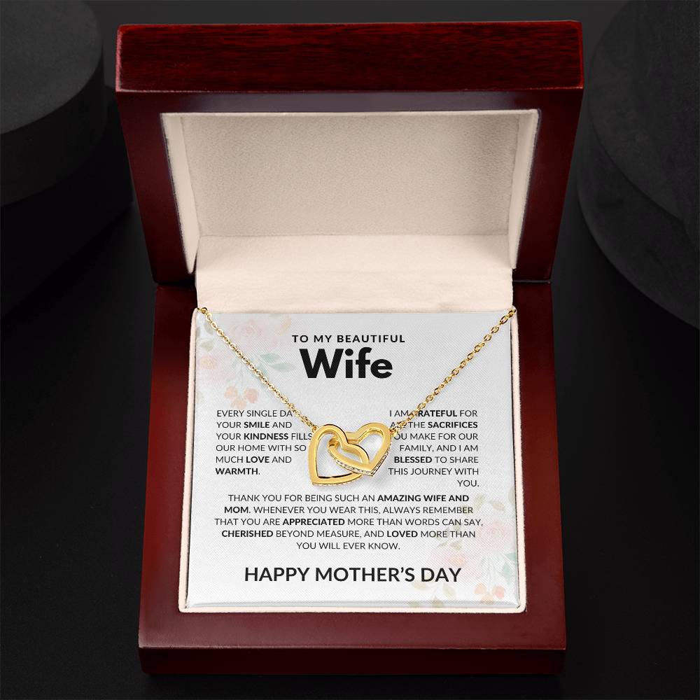 Amazing Wife and Mom - Interlocking Hearts Necklace