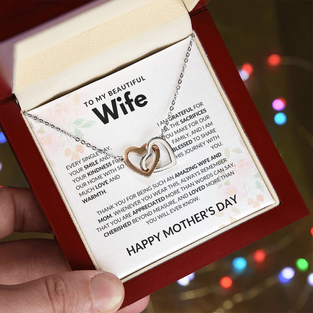 Amazing Wife and Mom - Interlocking Hearts Necklace