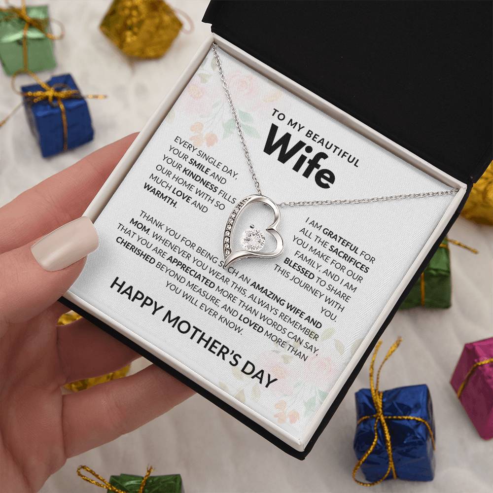 Amazing Wife and Mom - Forever Love Necklace