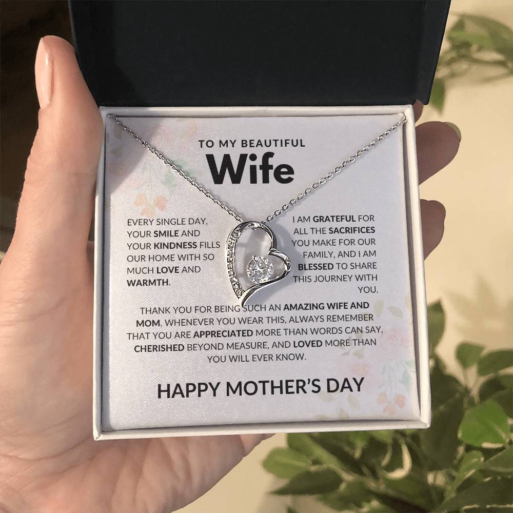 Amazing Wife and Mom - Forever Love Necklace