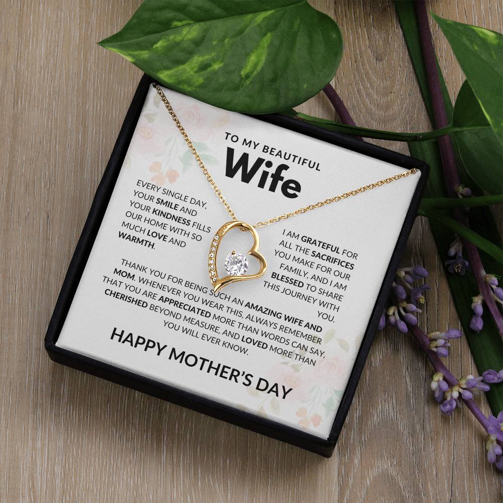 Amazing Wife and Mom - Forever Love Necklace